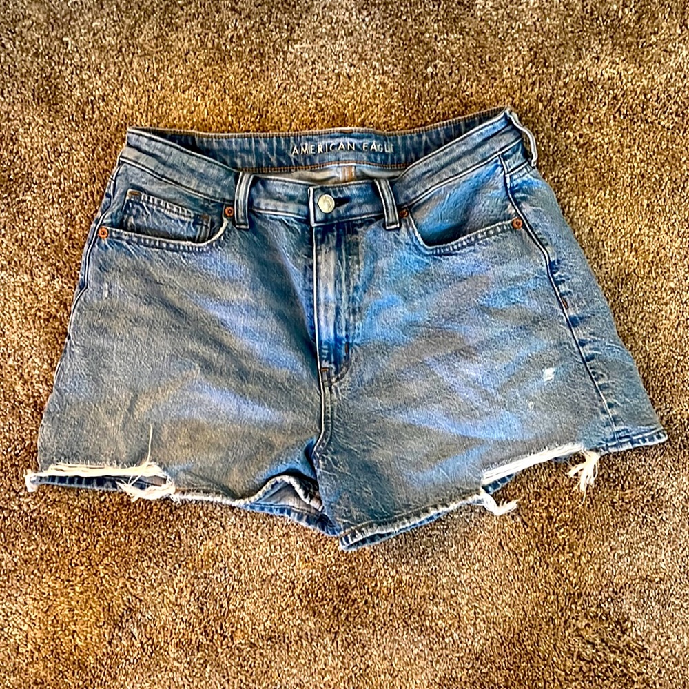 *EUC* American Eagle mom jean shorts sz 12